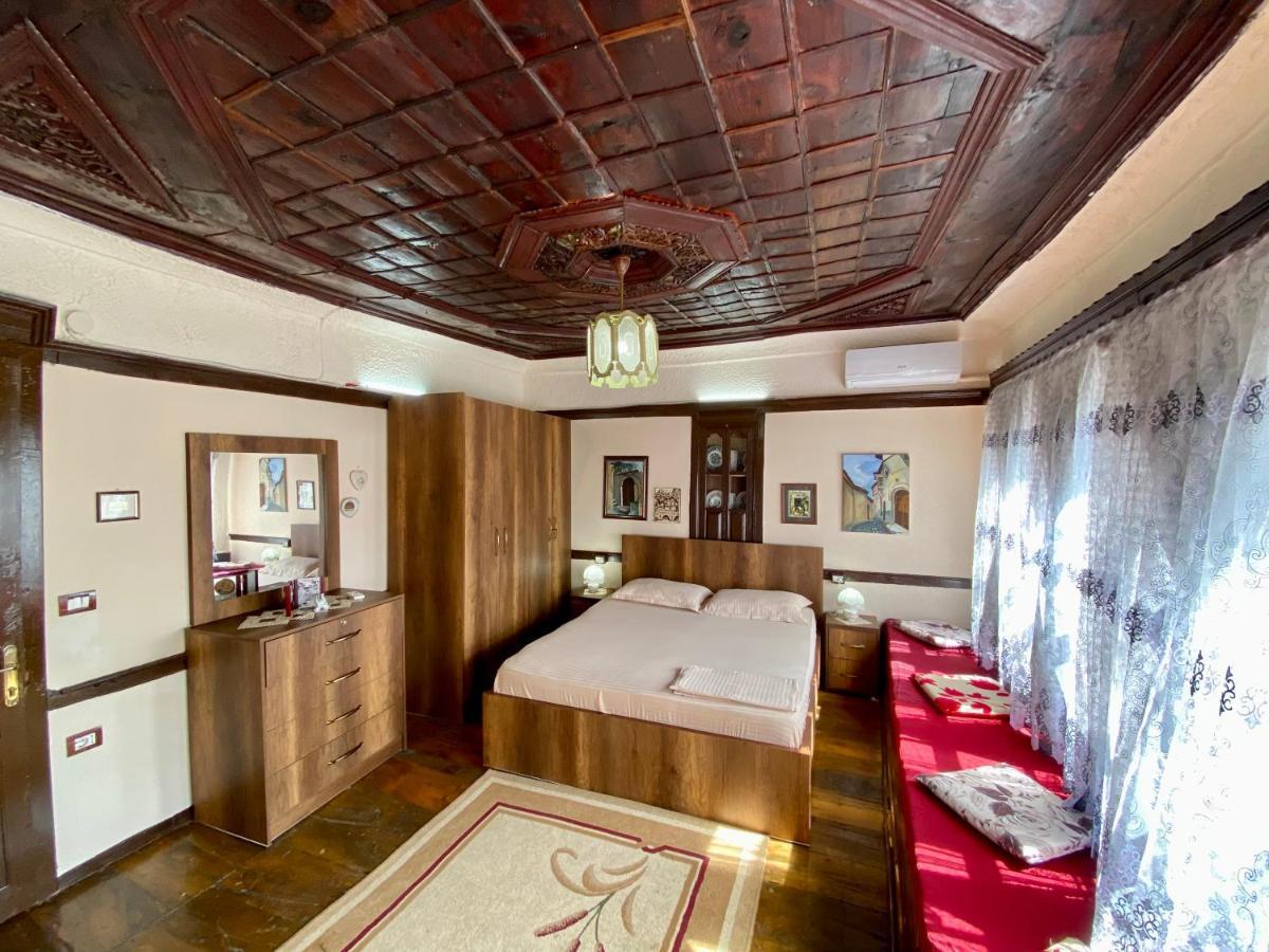 Restaurant & Guest House Semani 베라트 외부 사진