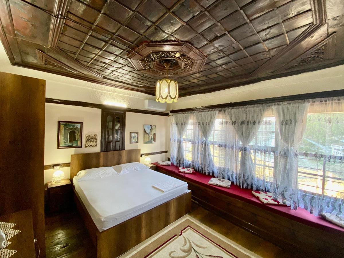 Restaurant & Guest House Semani 베라트 외부 사진