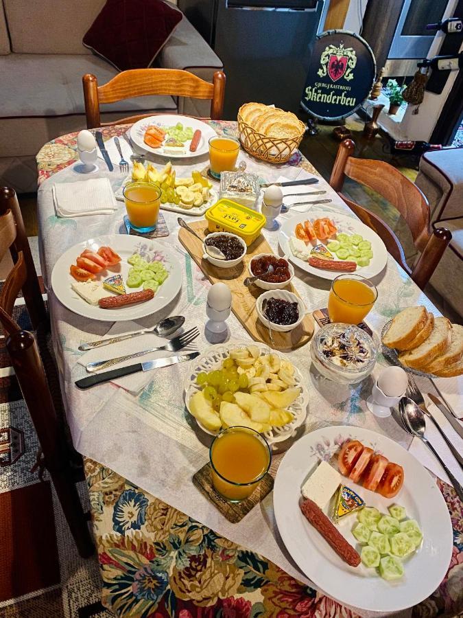 Restaurant & Guest House Semani 베라트 외부 사진