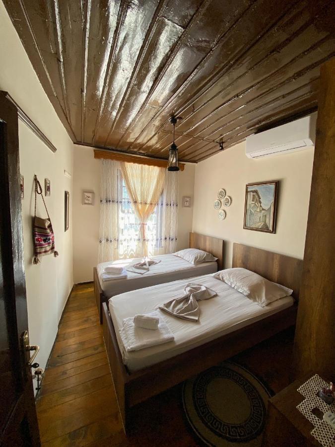 Restaurant & Guest House Semani 베라트 외부 사진