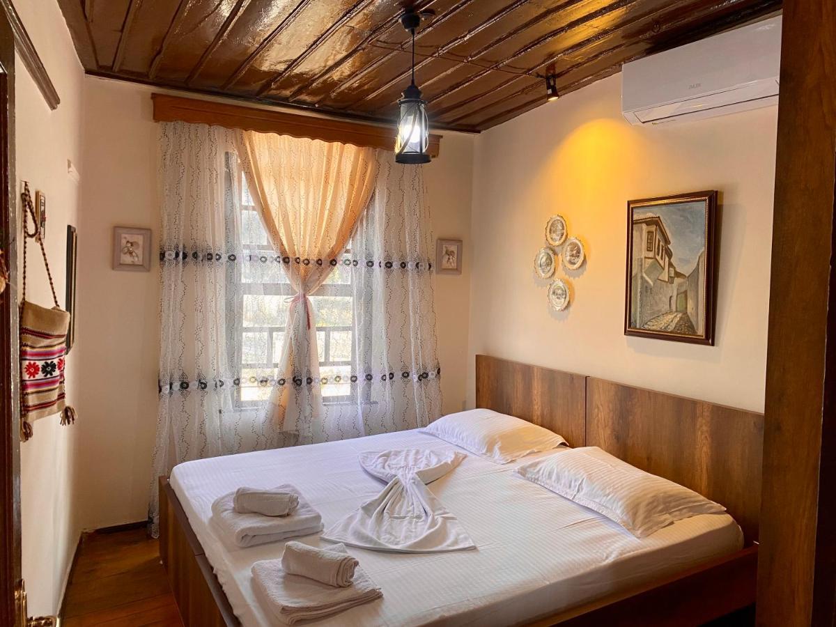 Restaurant & Guest House Semani 베라트 외부 사진