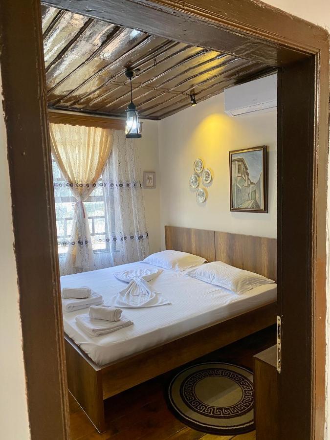 Restaurant & Guest House Semani 베라트 외부 사진
