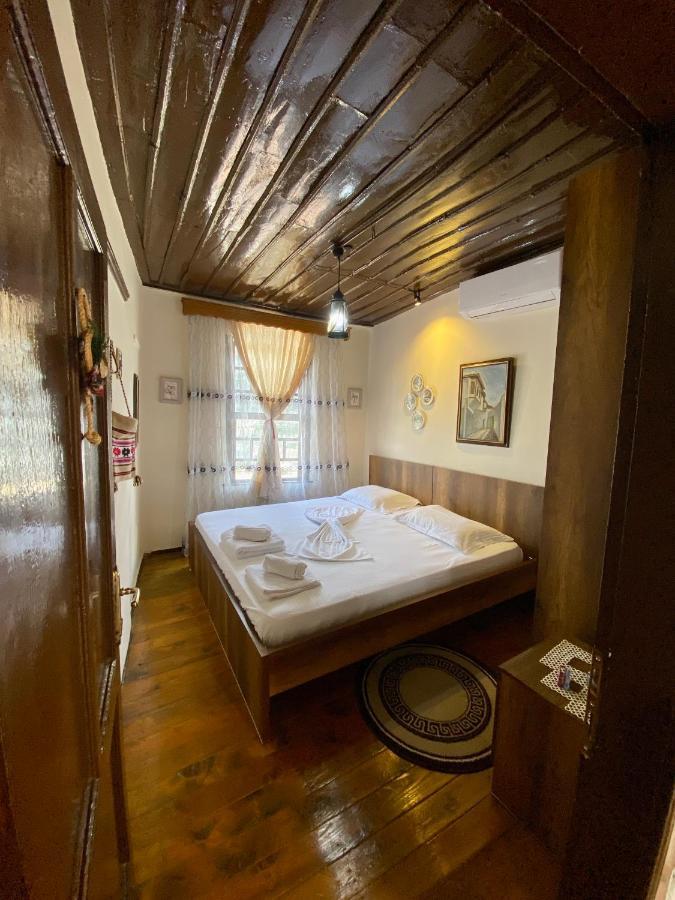 Restaurant & Guest House Semani 베라트 외부 사진