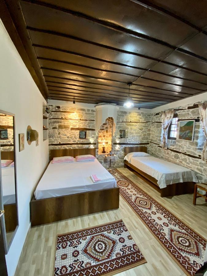 Restaurant & Guest House Semani 베라트 외부 사진