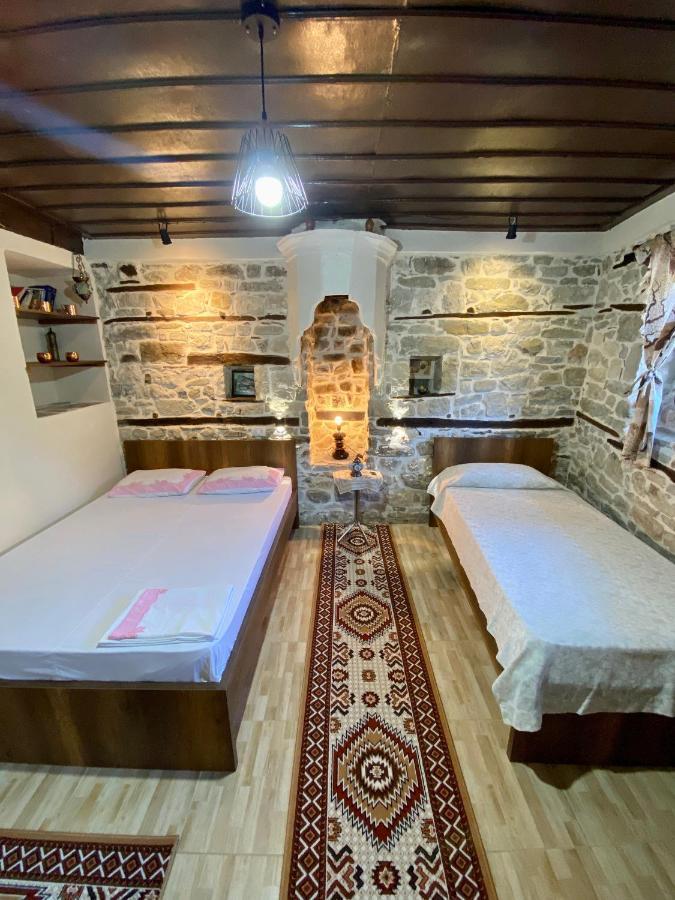 Restaurant & Guest House Semani 베라트 외부 사진