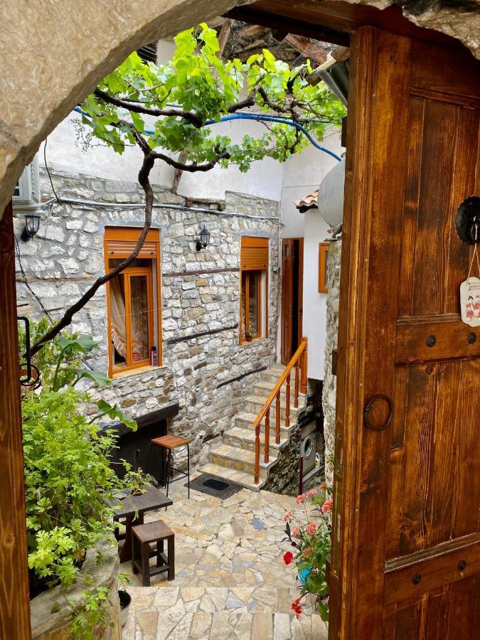Restaurant & Guest House Semani 베라트 외부 사진