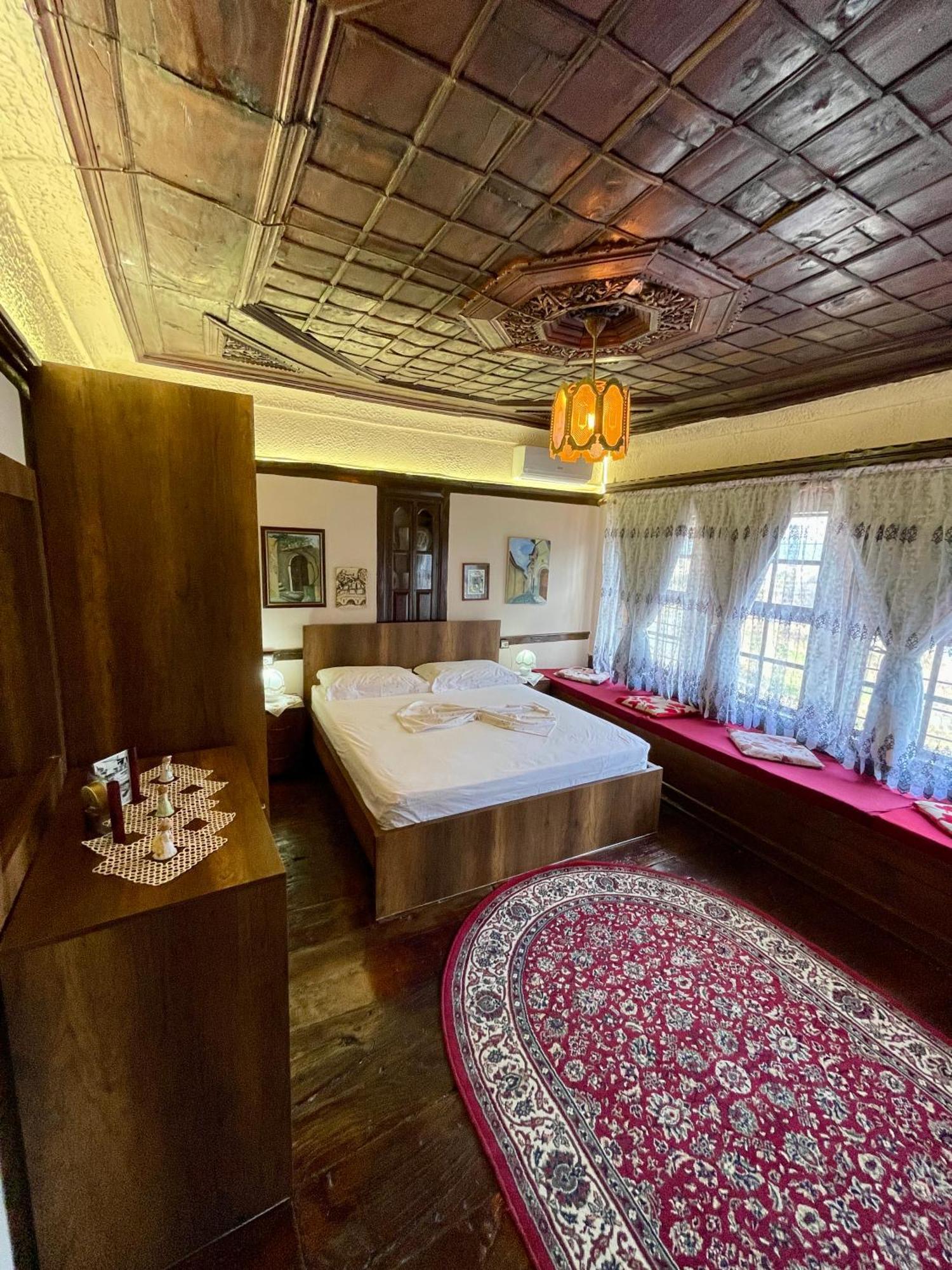 Restaurant & Guest House Semani 베라트 외부 사진