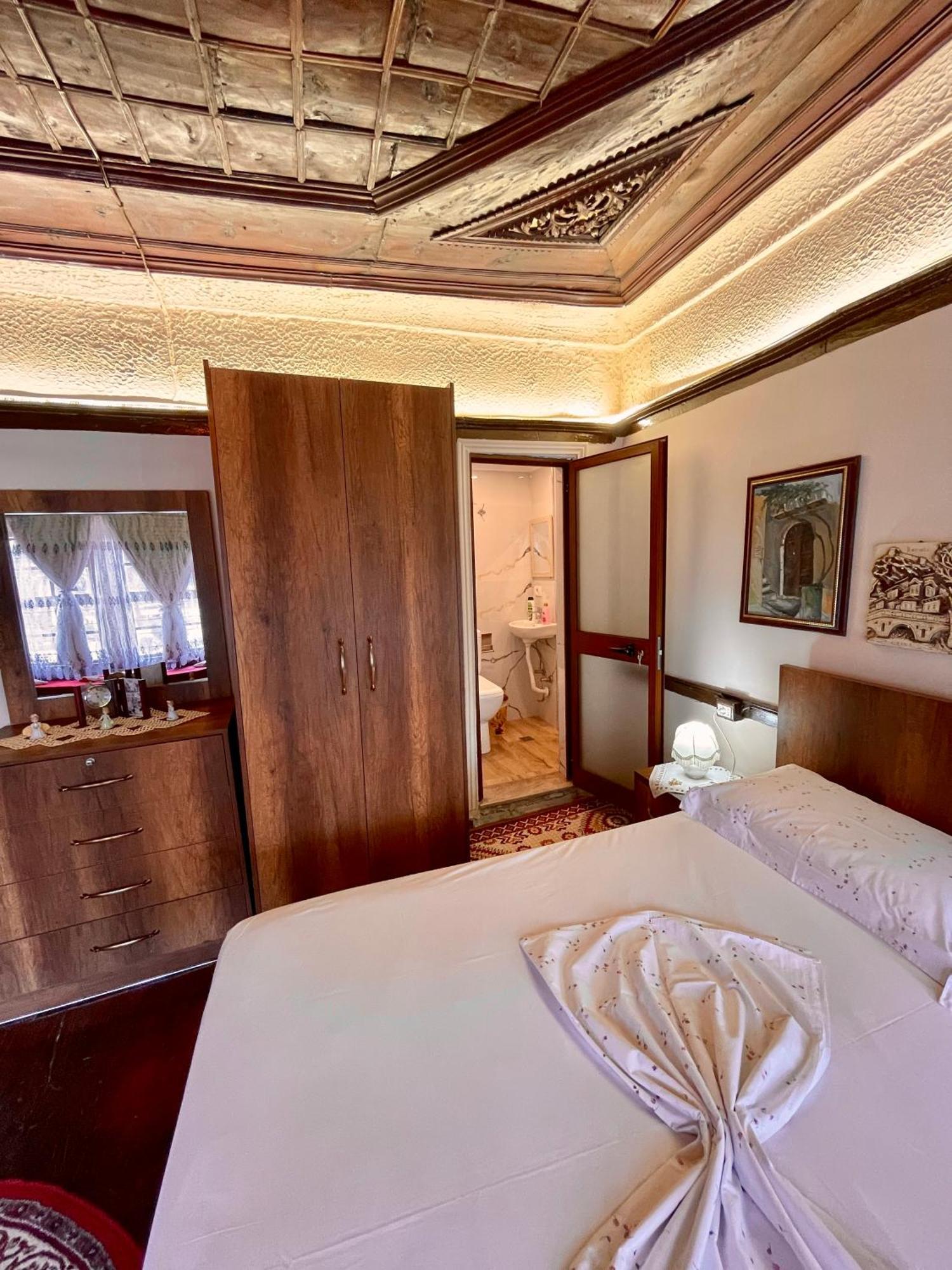 Restaurant & Guest House Semani 베라트 외부 사진