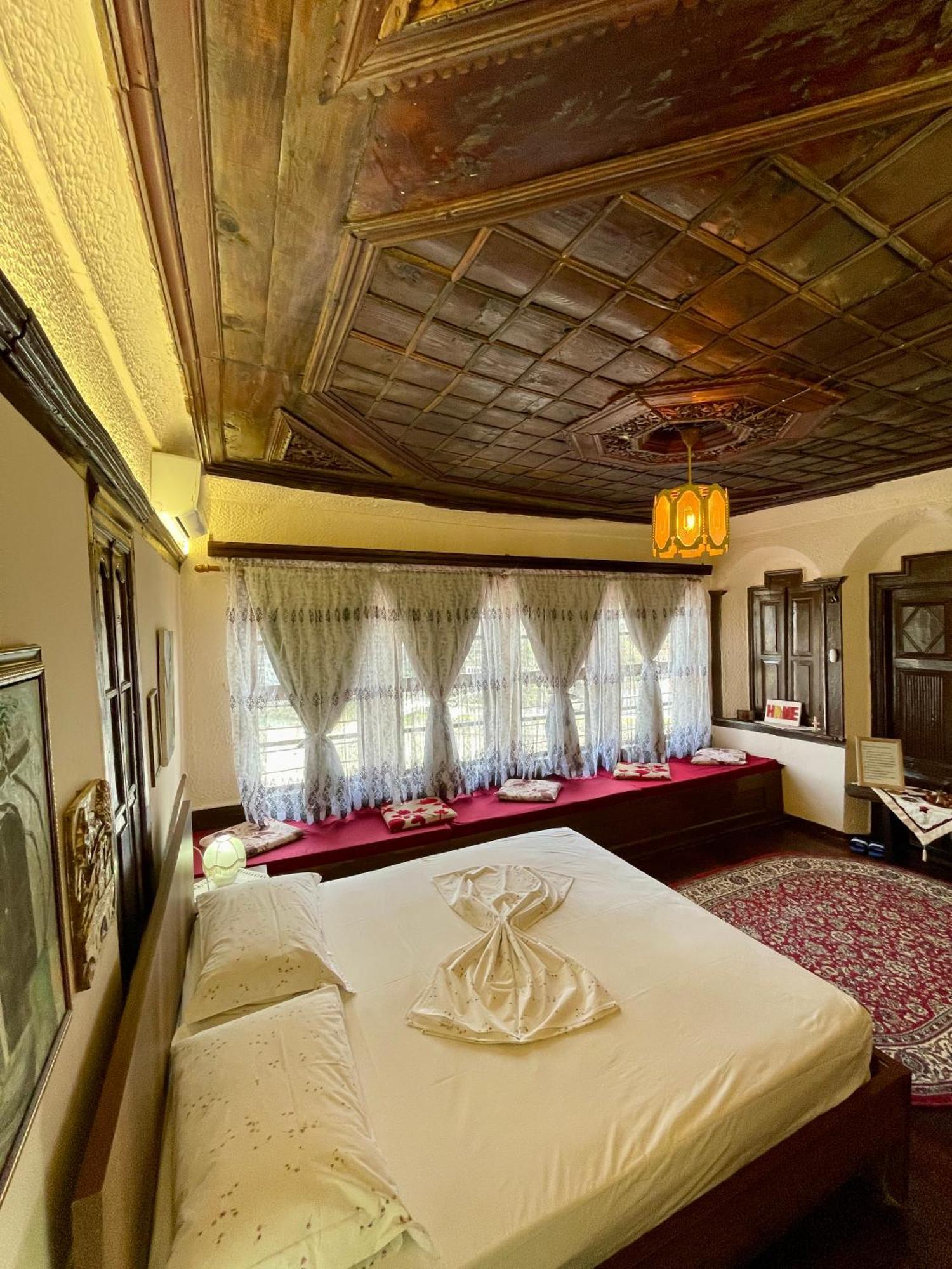Restaurant & Guest House Semani 베라트 외부 사진