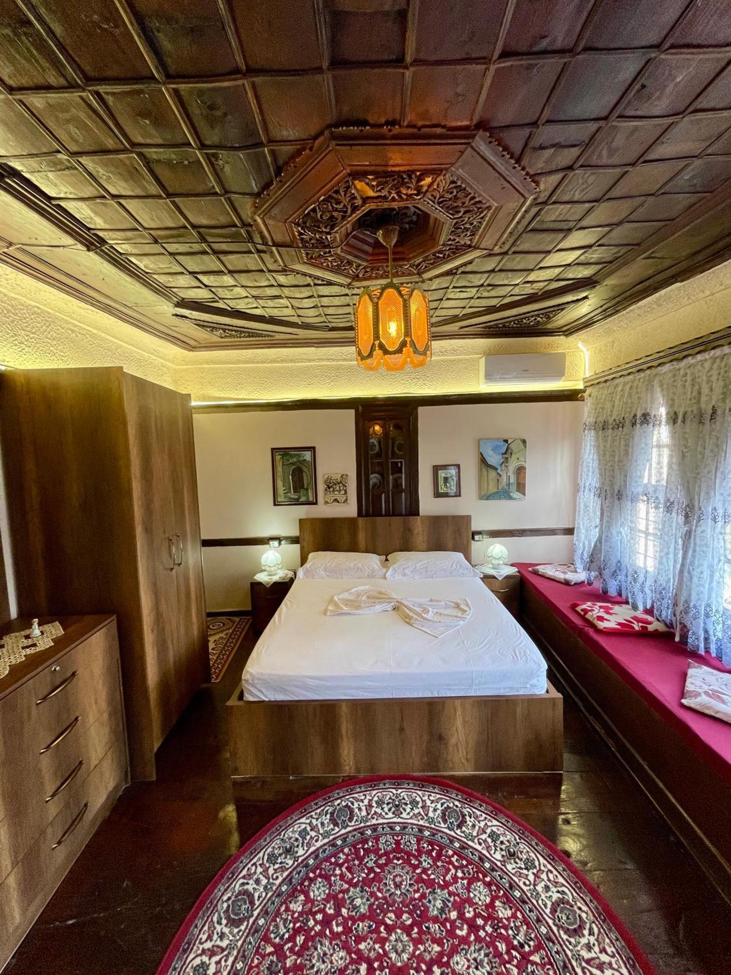 Restaurant & Guest House Semani 베라트 외부 사진