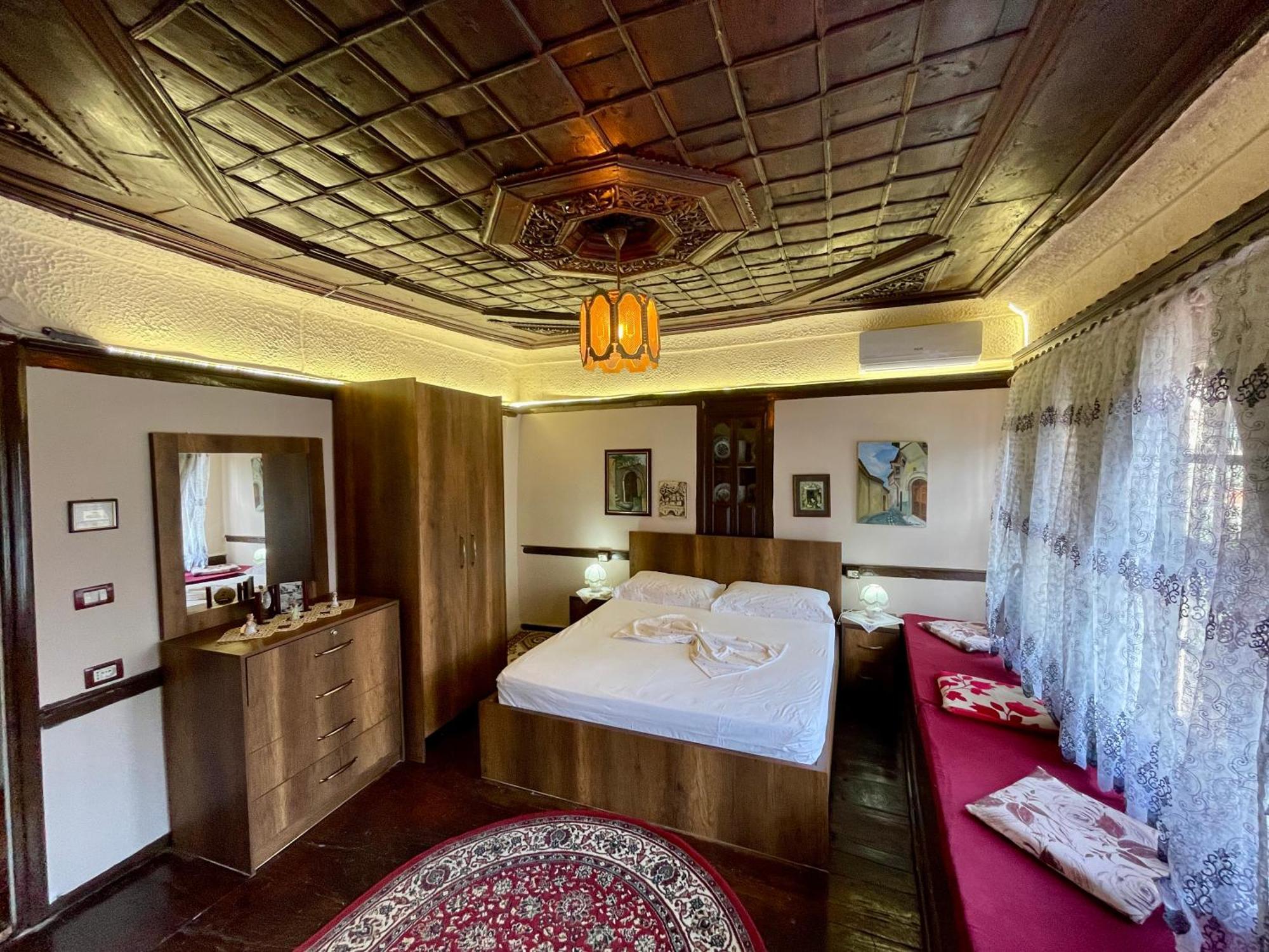 Restaurant & Guest House Semani 베라트 외부 사진