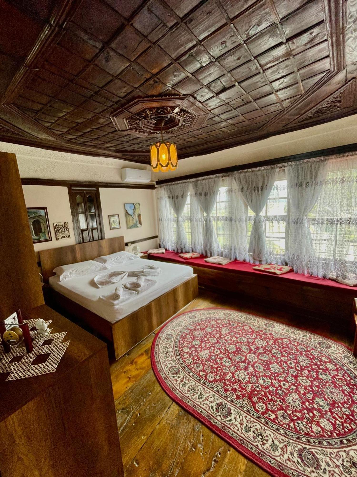 Restaurant & Guest House Semani 베라트 외부 사진