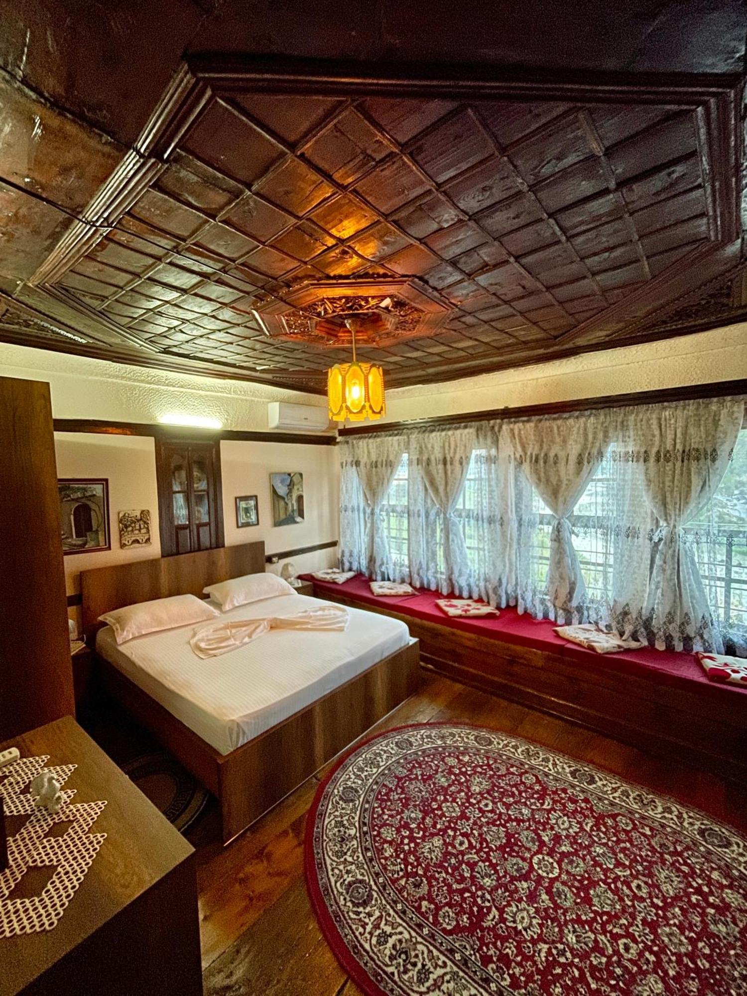 Restaurant & Guest House Semani 베라트 외부 사진