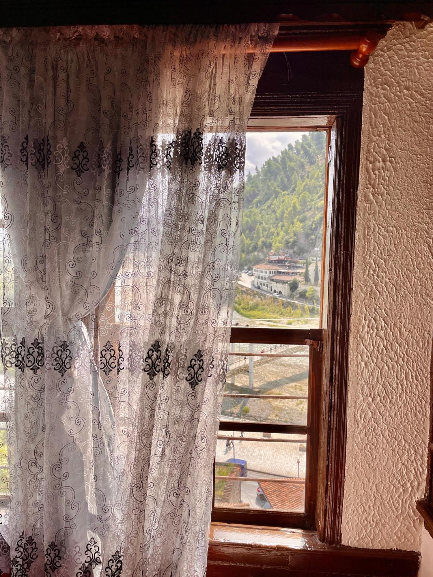 Restaurant & Guest House Semani 베라트 외부 사진