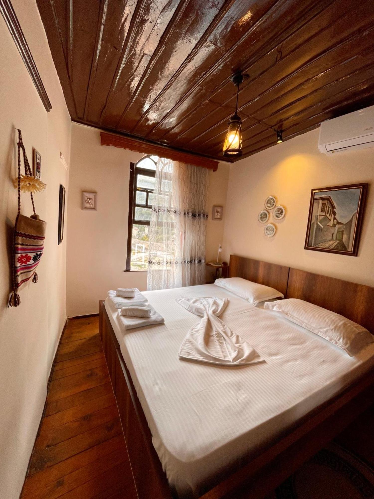 Restaurant & Guest House Semani 베라트 외부 사진