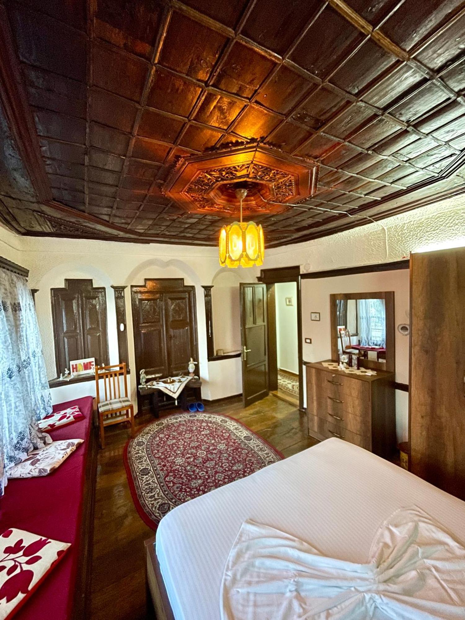 Restaurant & Guest House Semani 베라트 외부 사진