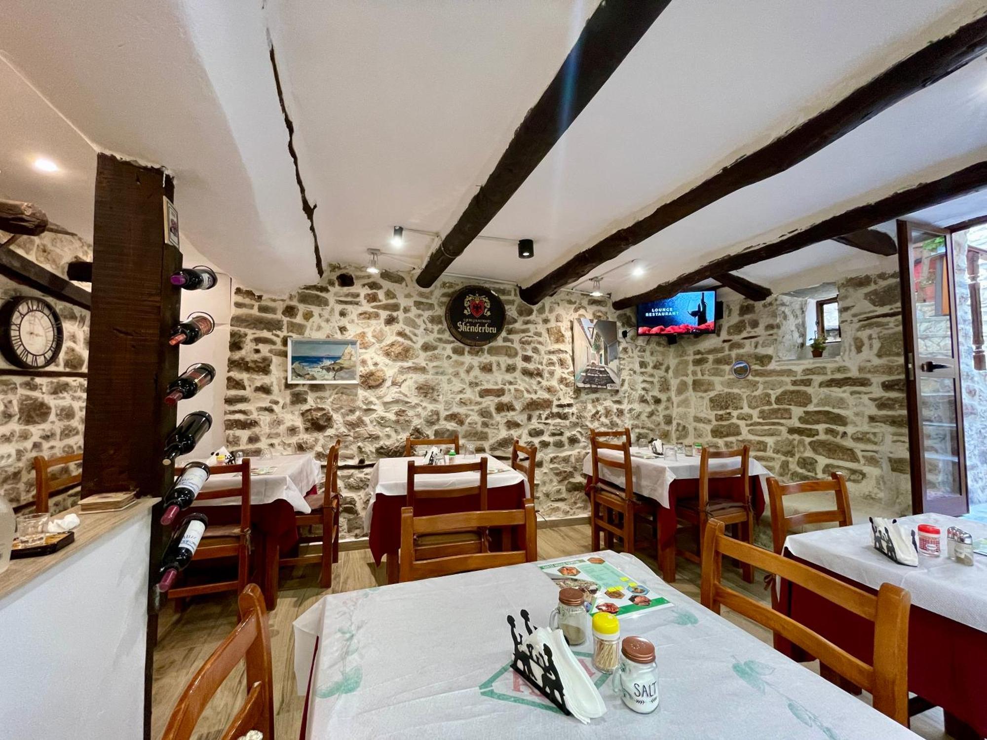 Restaurant & Guest House Semani 베라트 외부 사진