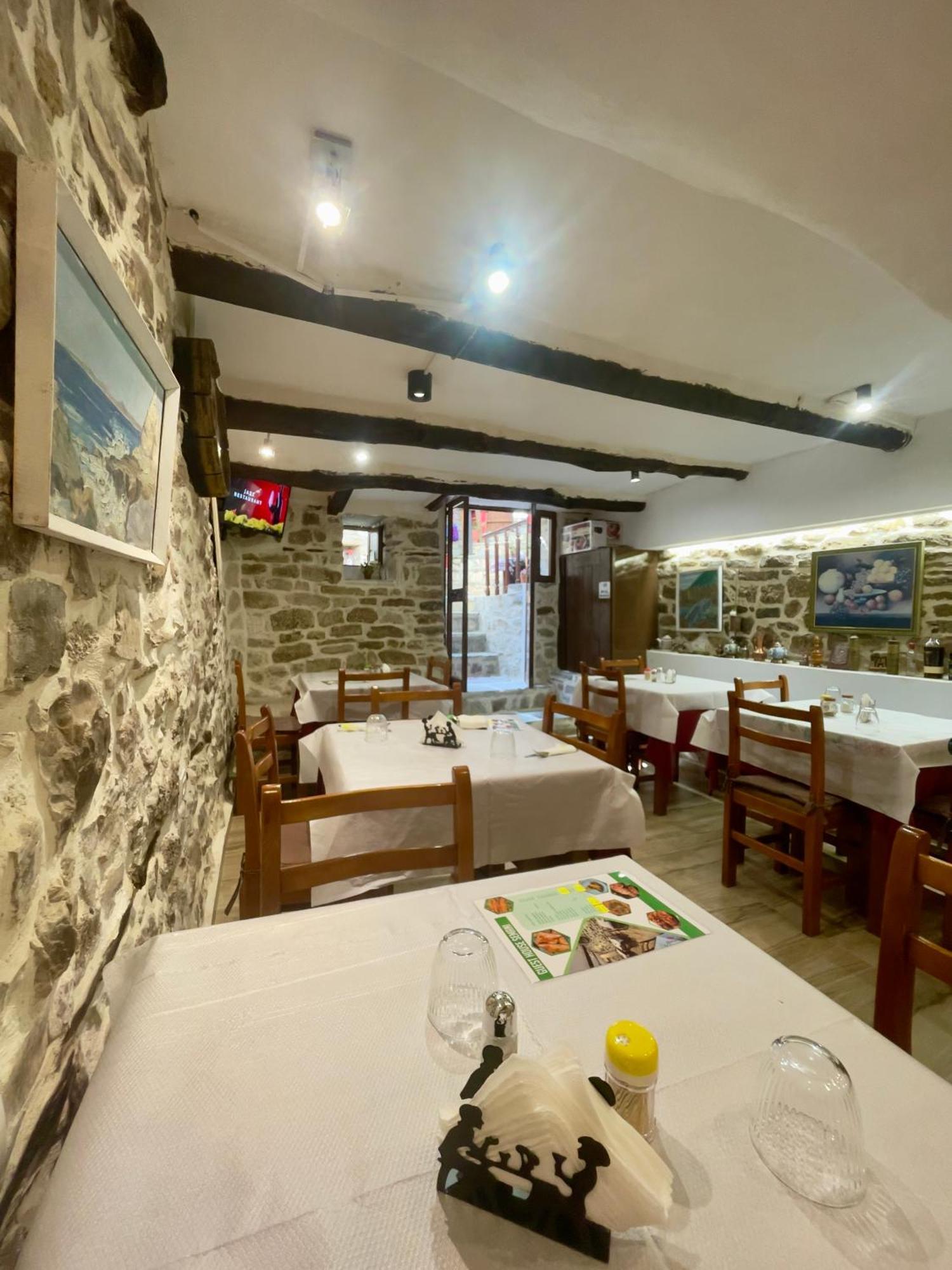 Restaurant & Guest House Semani 베라트 외부 사진