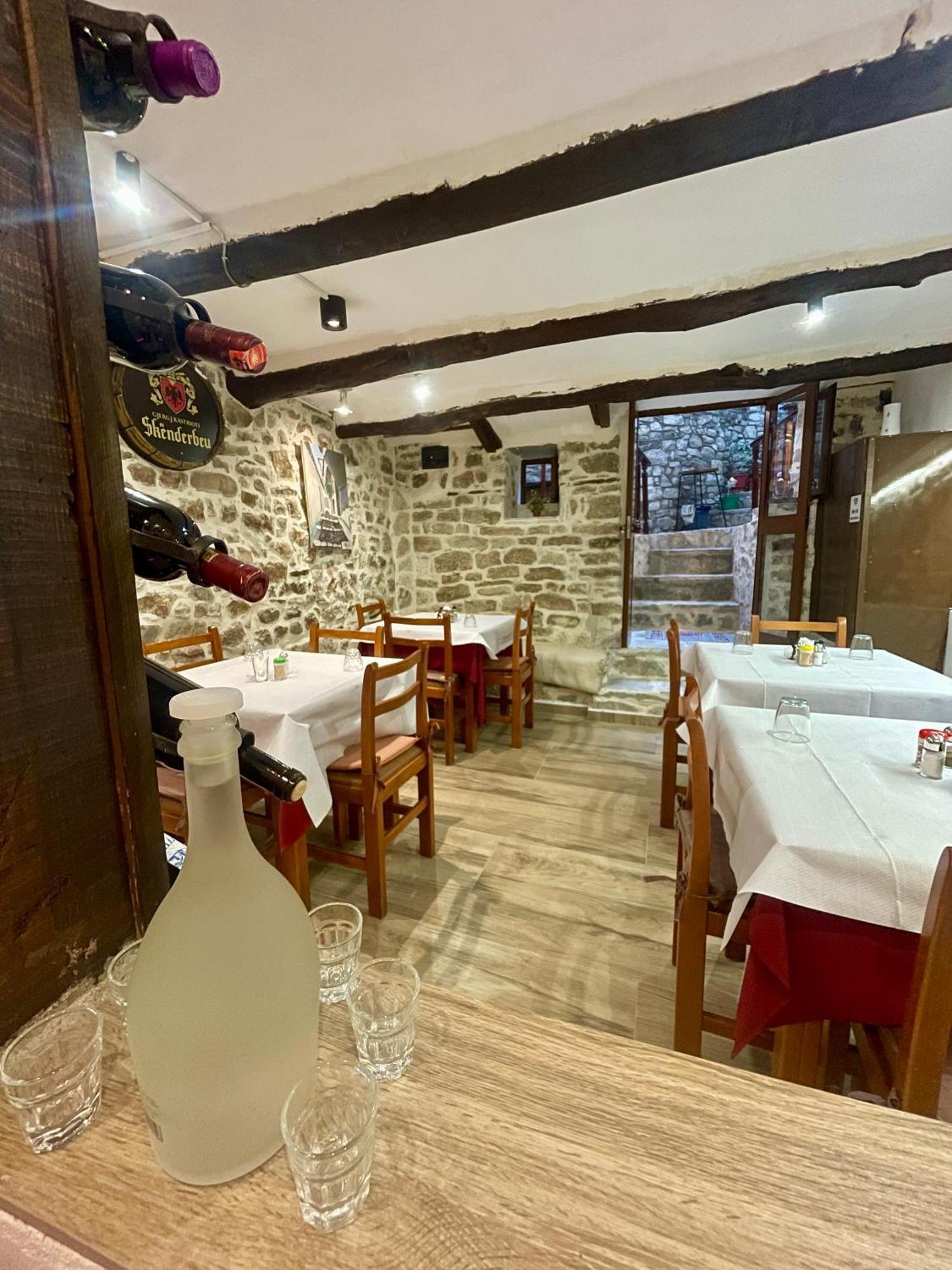 Restaurant & Guest House Semani 베라트 외부 사진