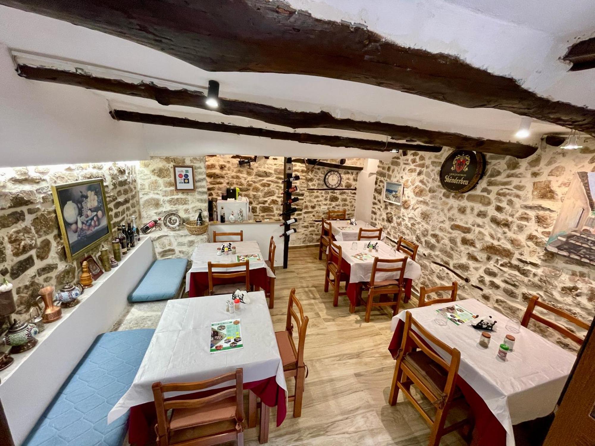 Restaurant & Guest House Semani 베라트 외부 사진