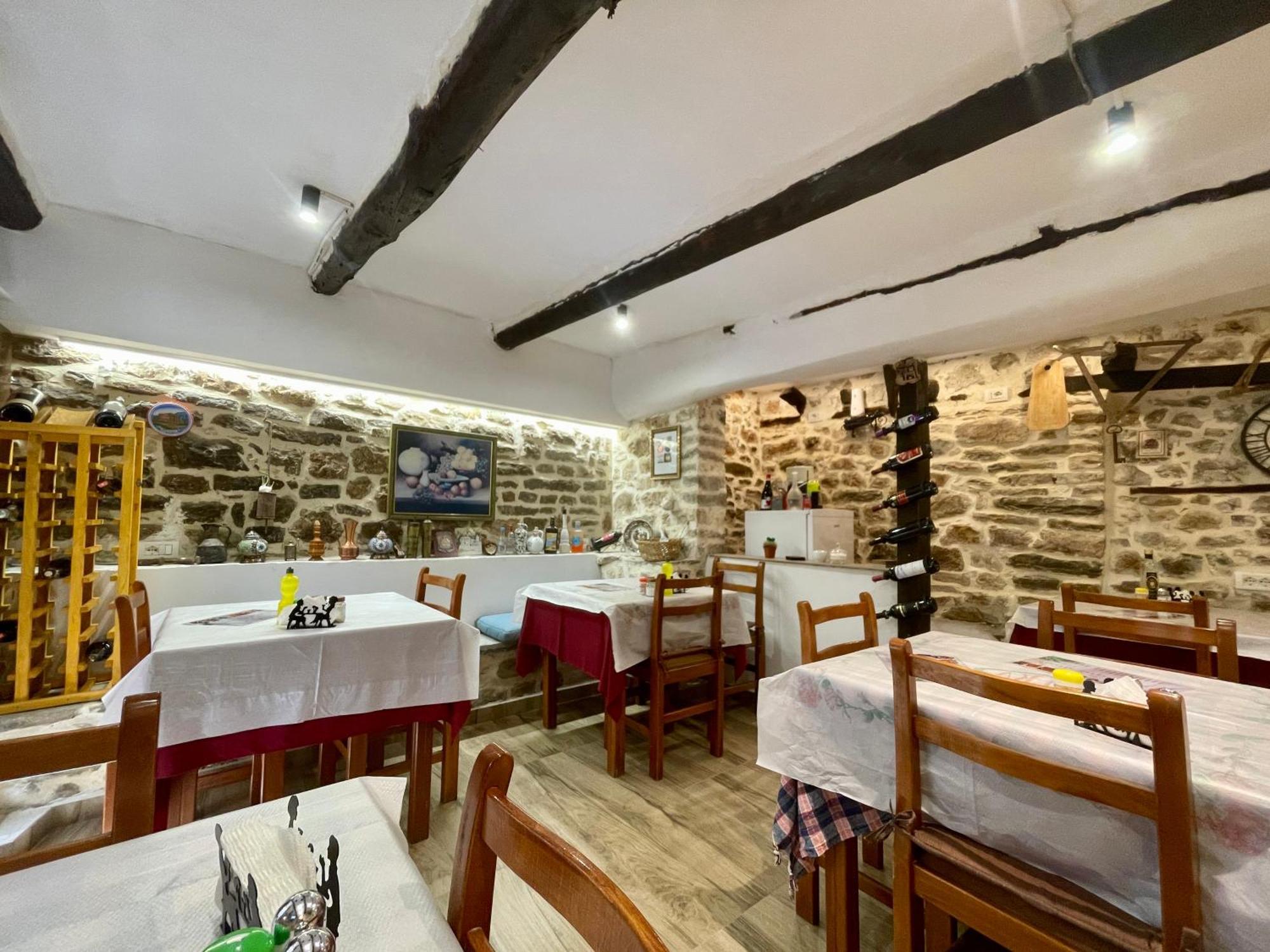 Restaurant & Guest House Semani 베라트 외부 사진