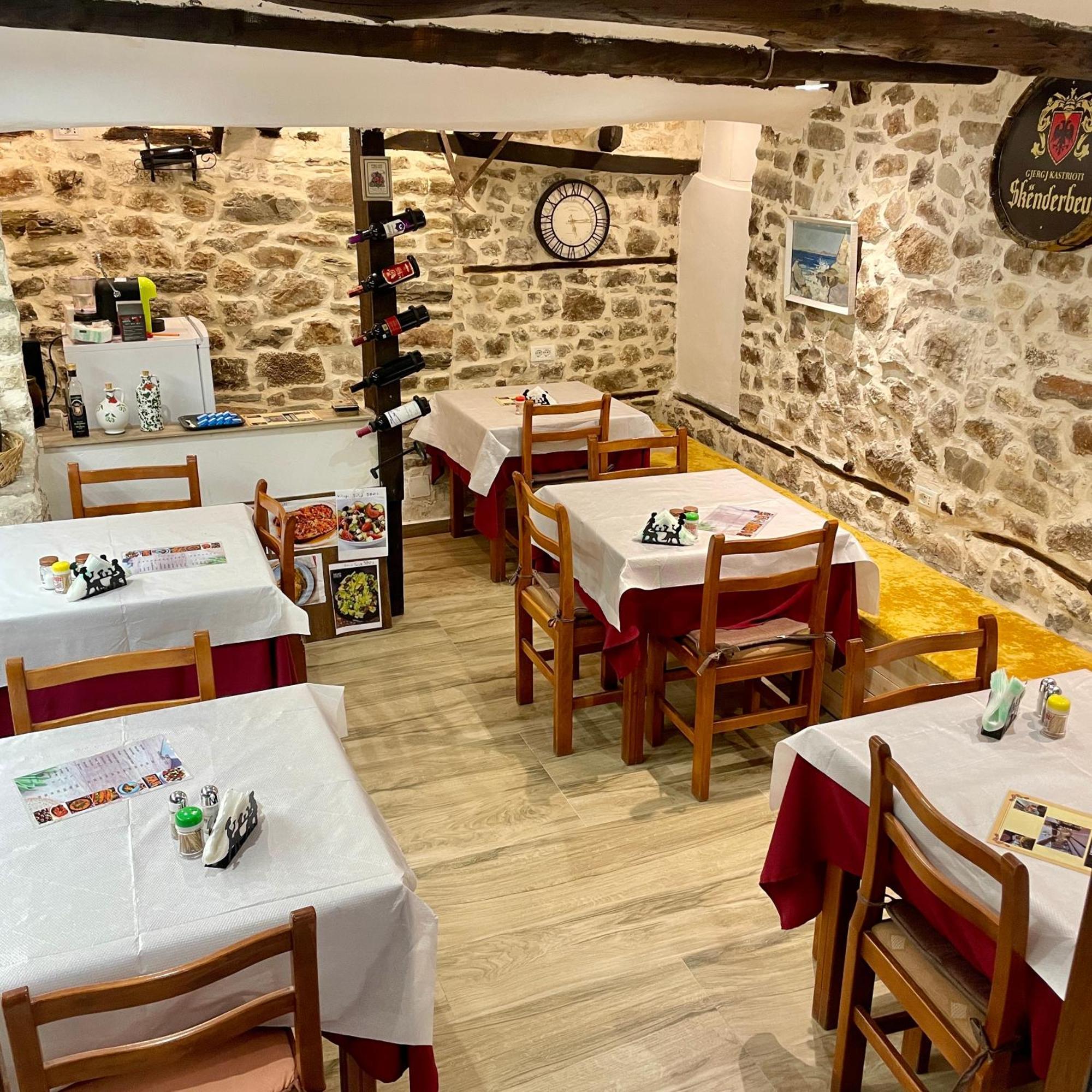 Restaurant & Guest House Semani 베라트 외부 사진