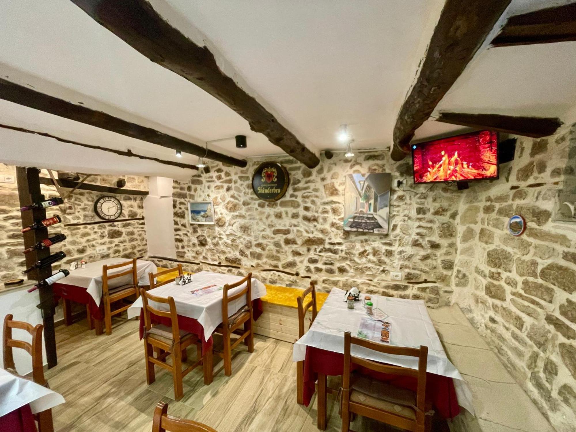 Restaurant & Guest House Semani 베라트 외부 사진