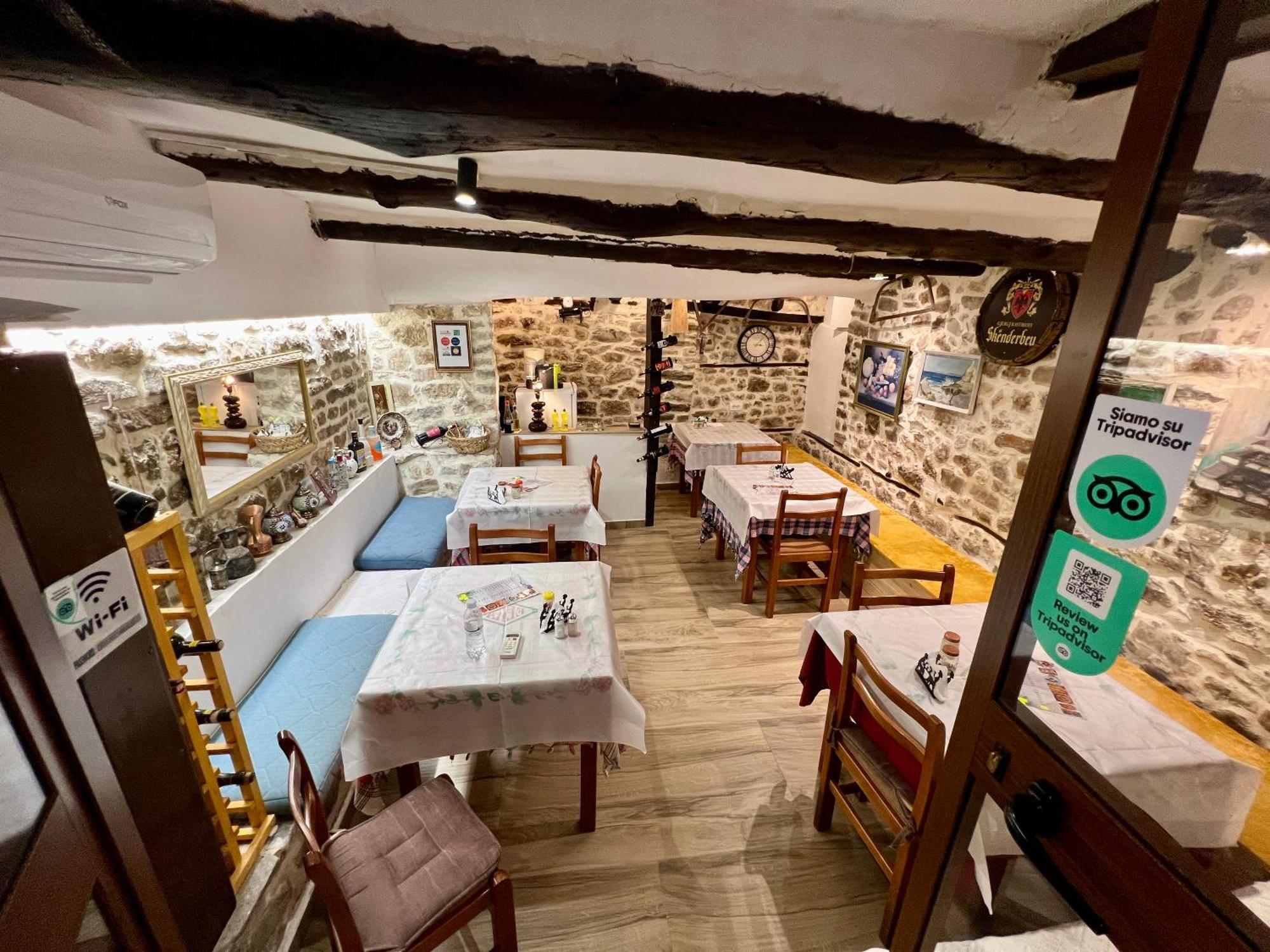 Restaurant & Guest House Semani 베라트 외부 사진